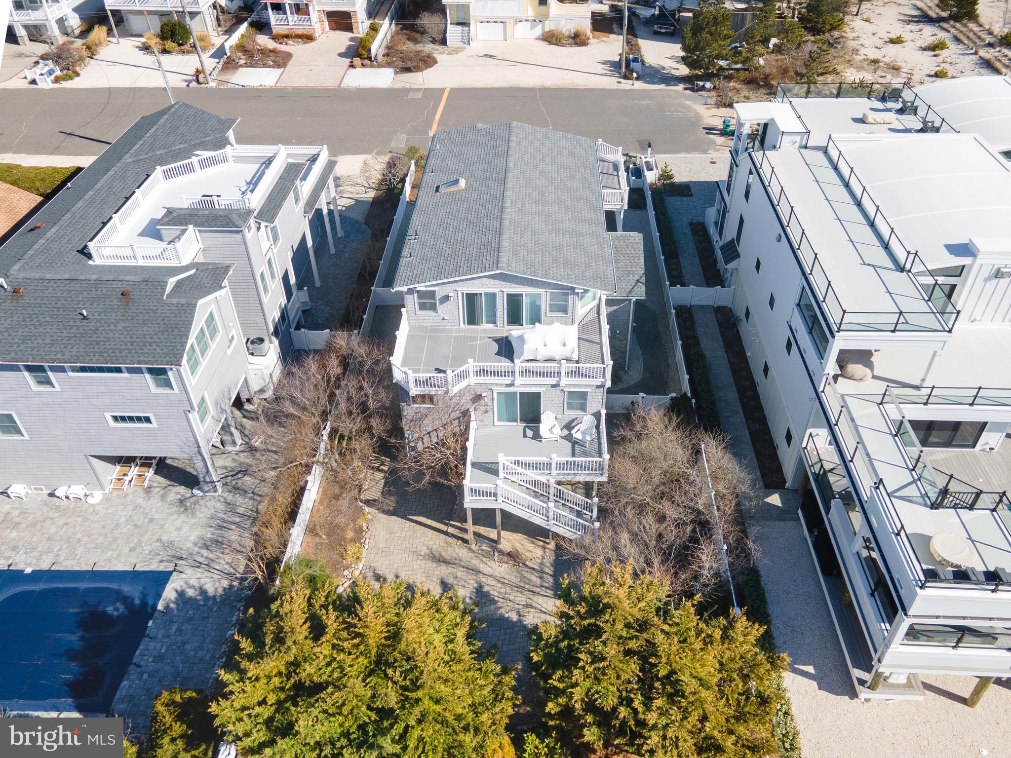 10 E Burlington Ave