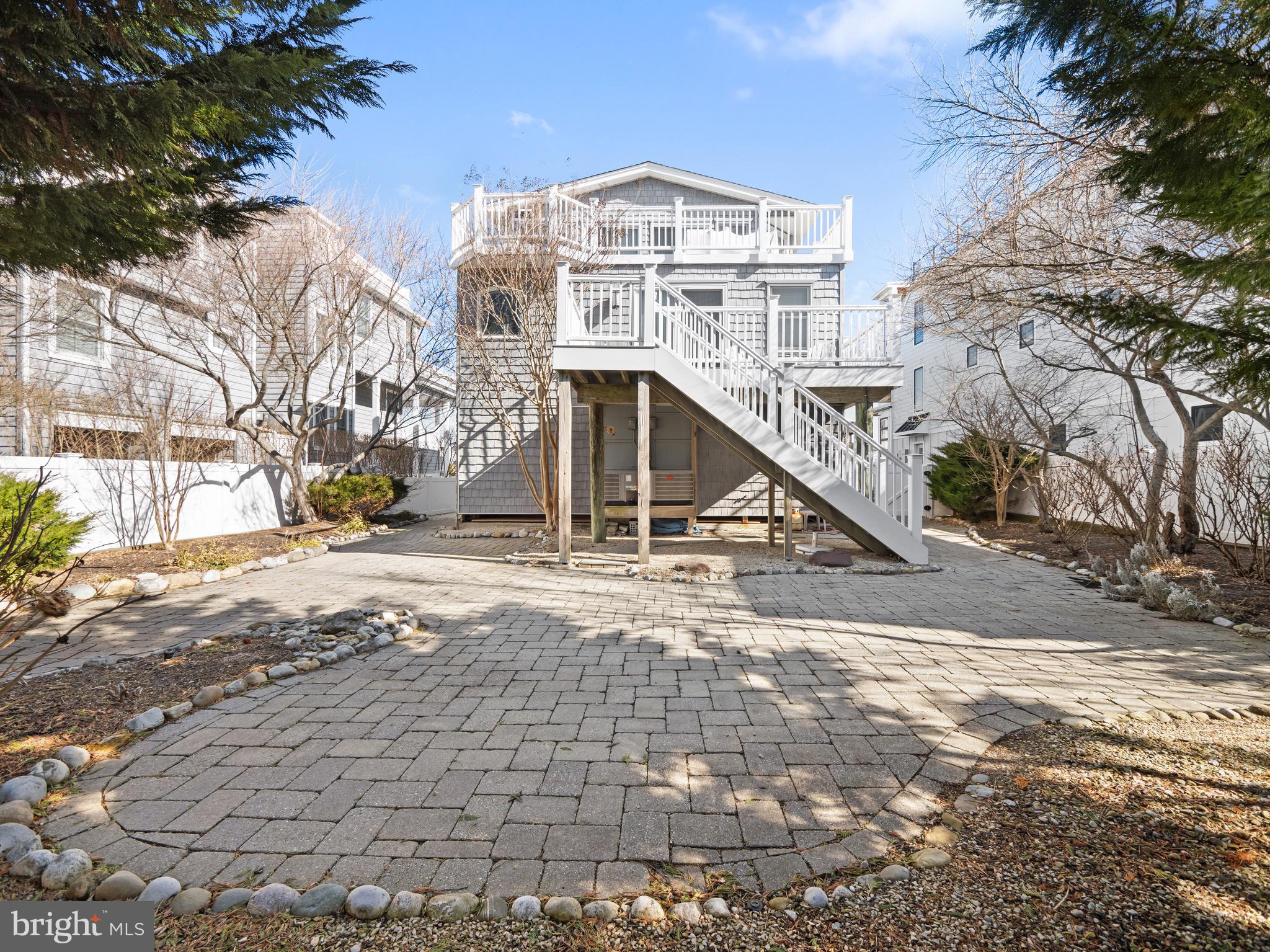 10 E Burlington Ave