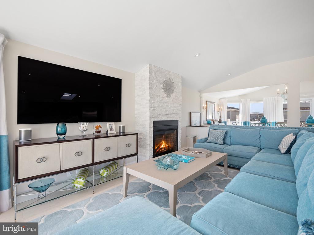 10 E Burlington Ave