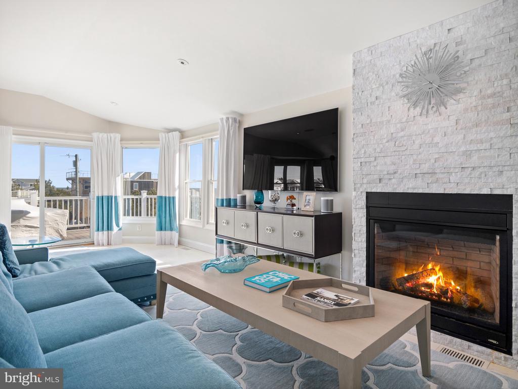 10 E Burlington Ave