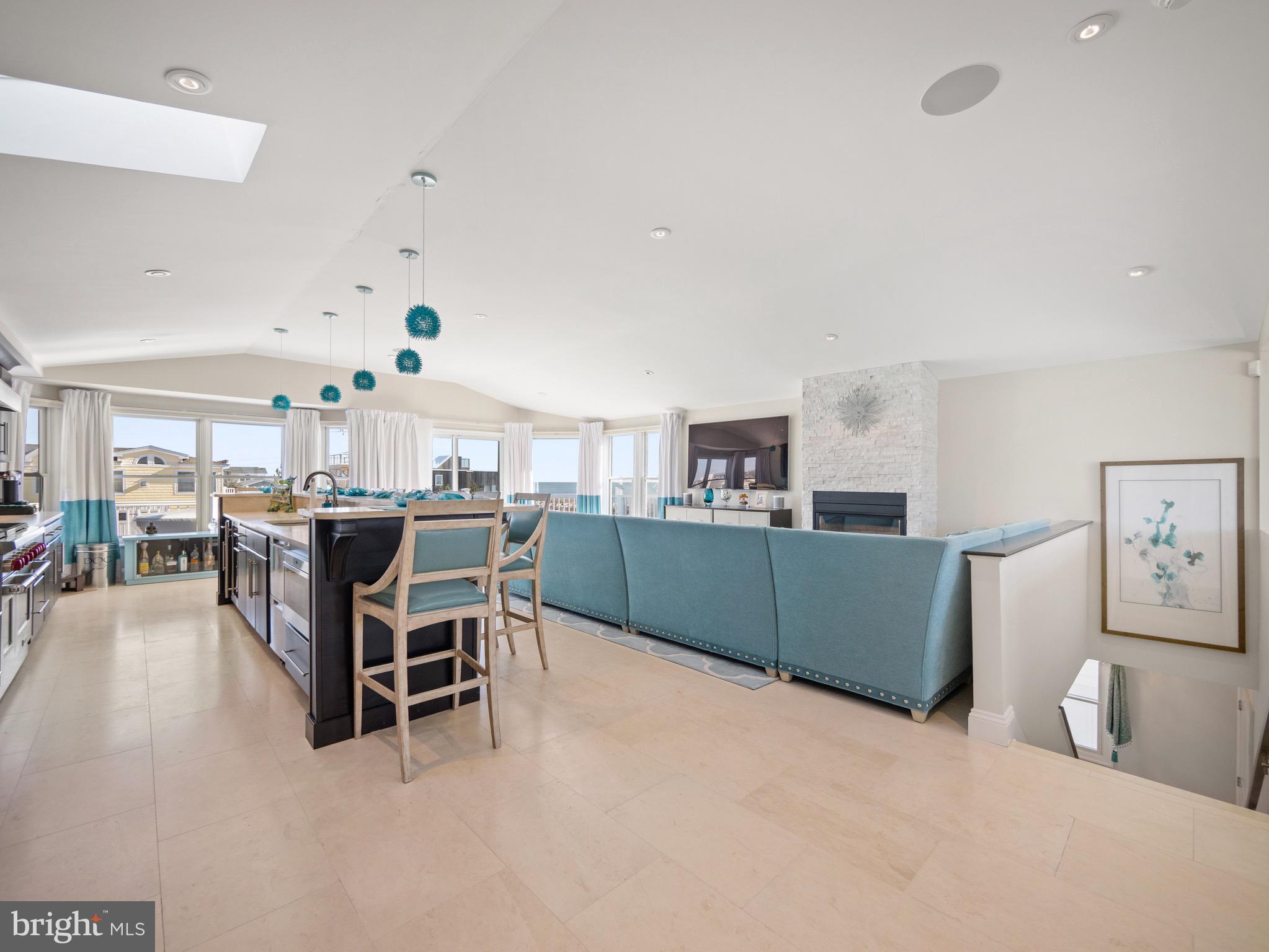 10 E Burlington Ave