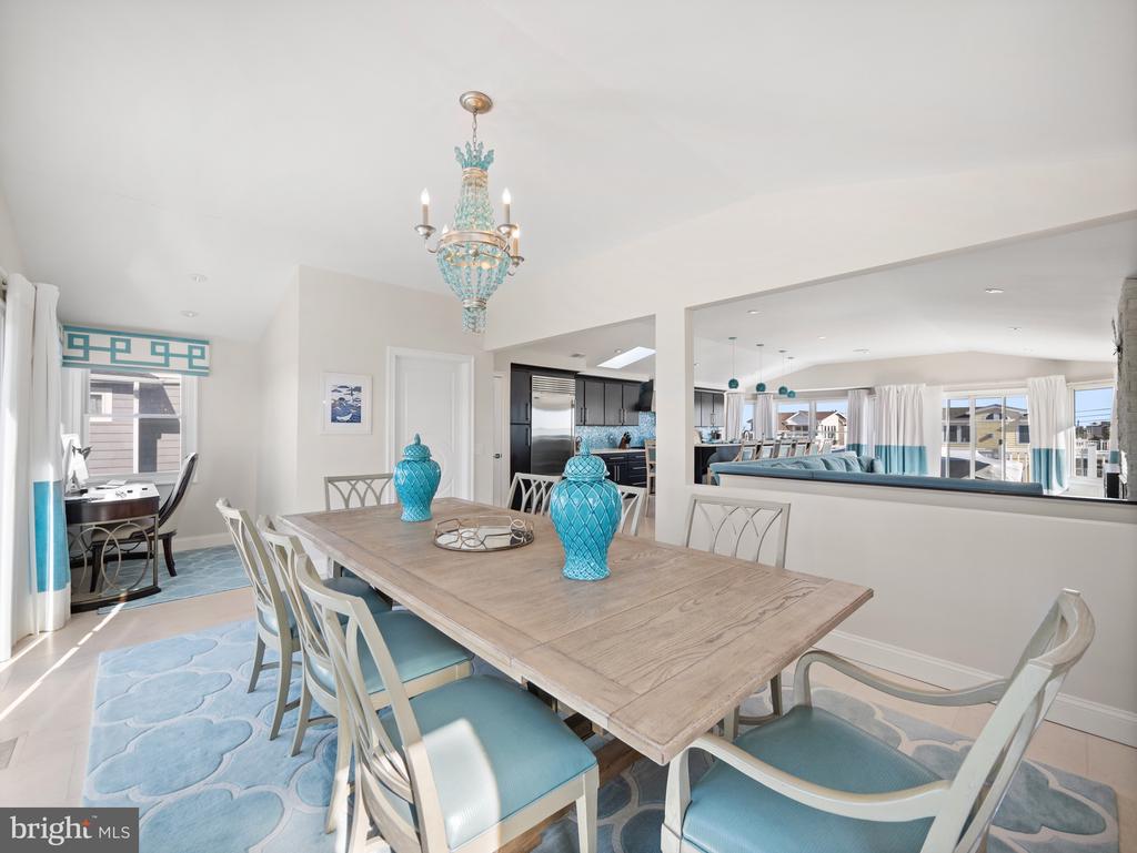 10 E Burlington Ave