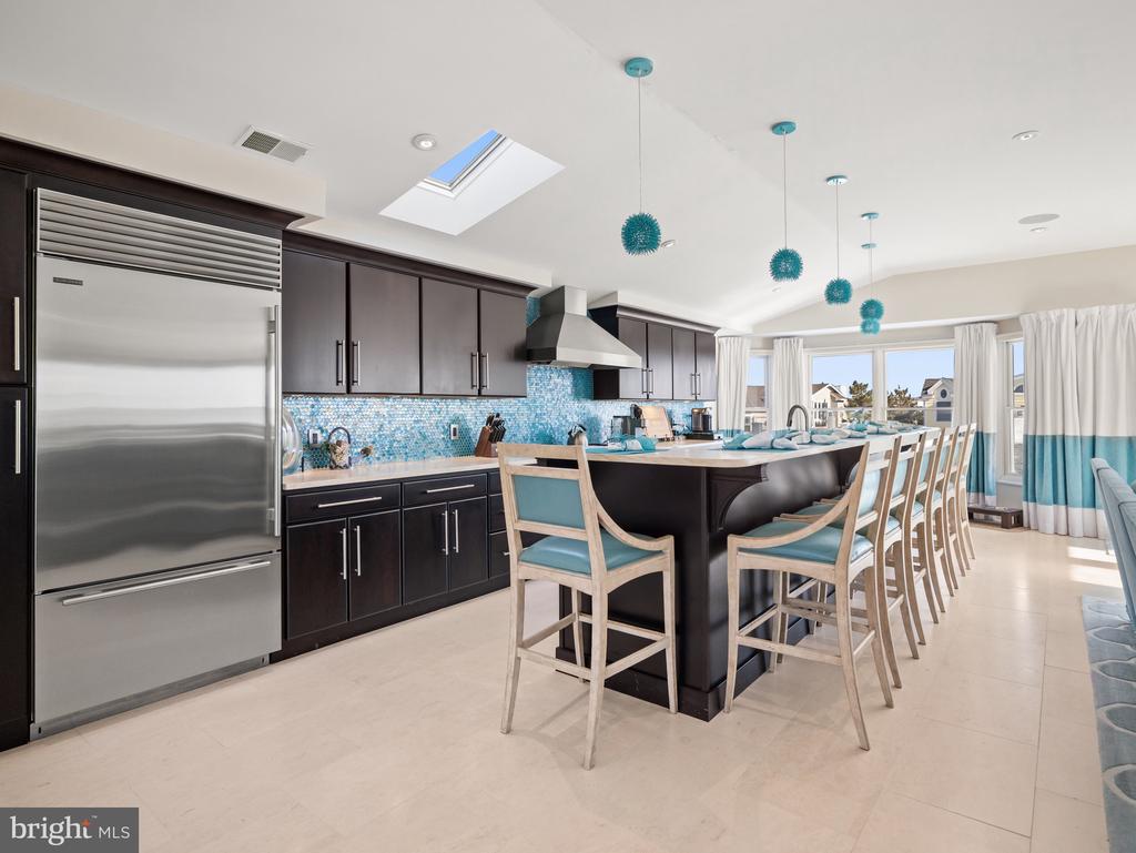 10 E Burlington Ave