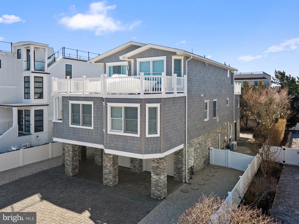 10 E Burlington Ave