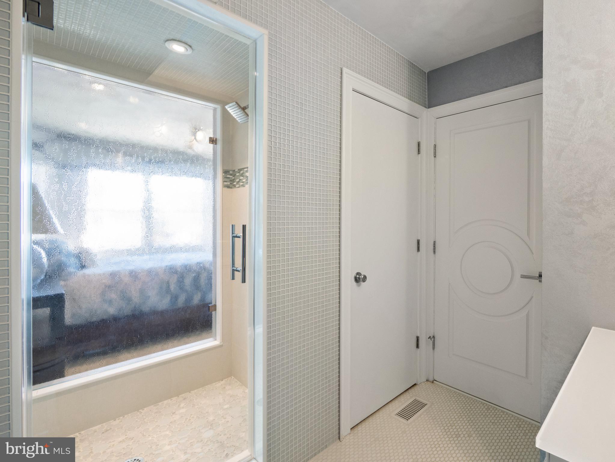 10 E Burlington Ave