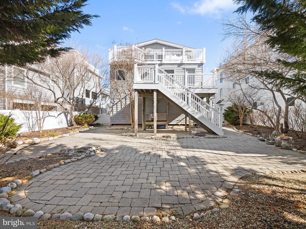 10 E Burlington Ave