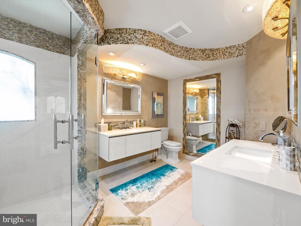 10 E Burlington Ave