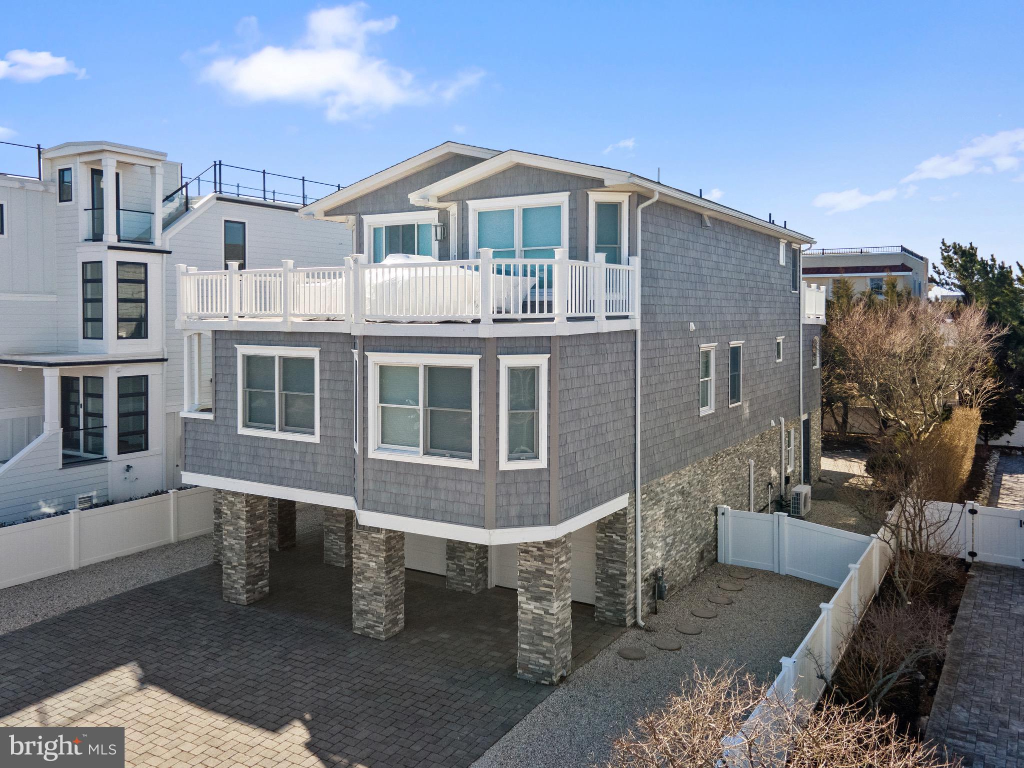 10 E Burlington Ave