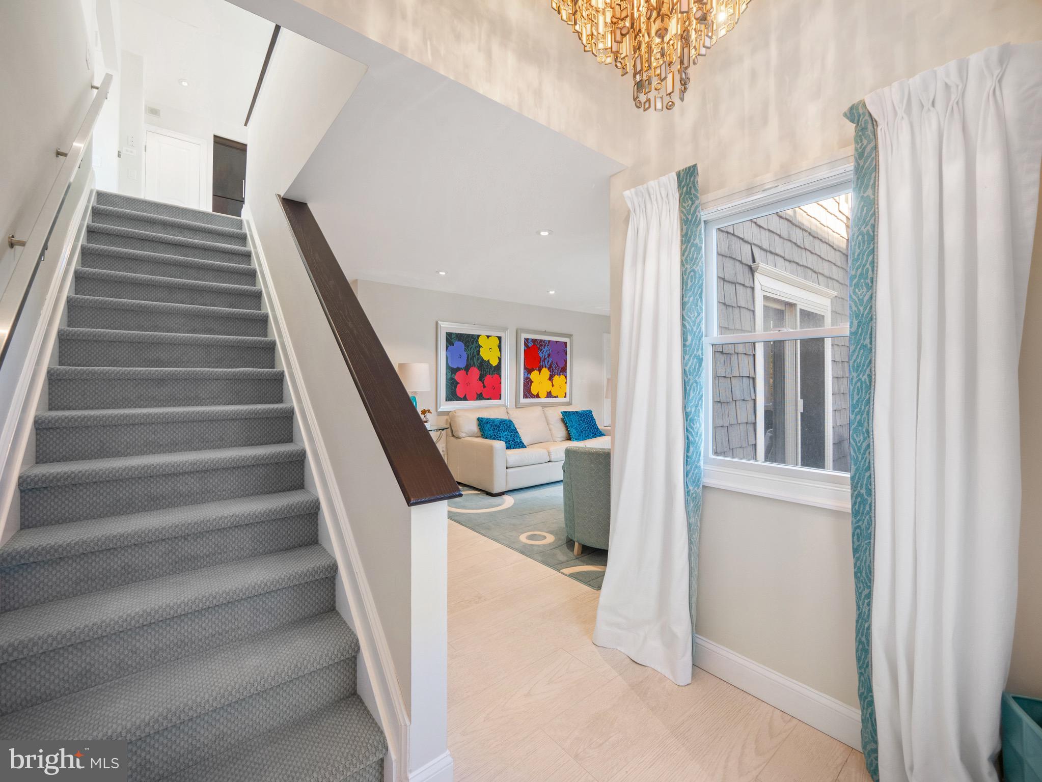 10 E Burlington Ave