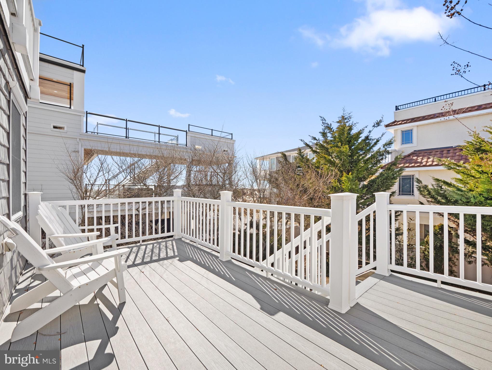10 E Burlington Ave