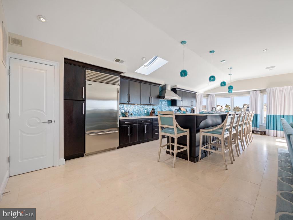 10 E Burlington Ave