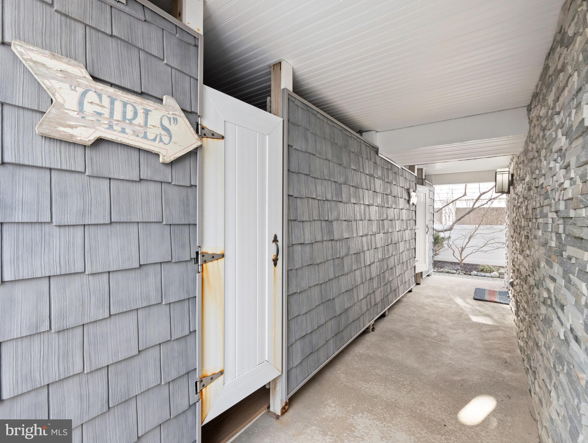 10 E Burlington Ave