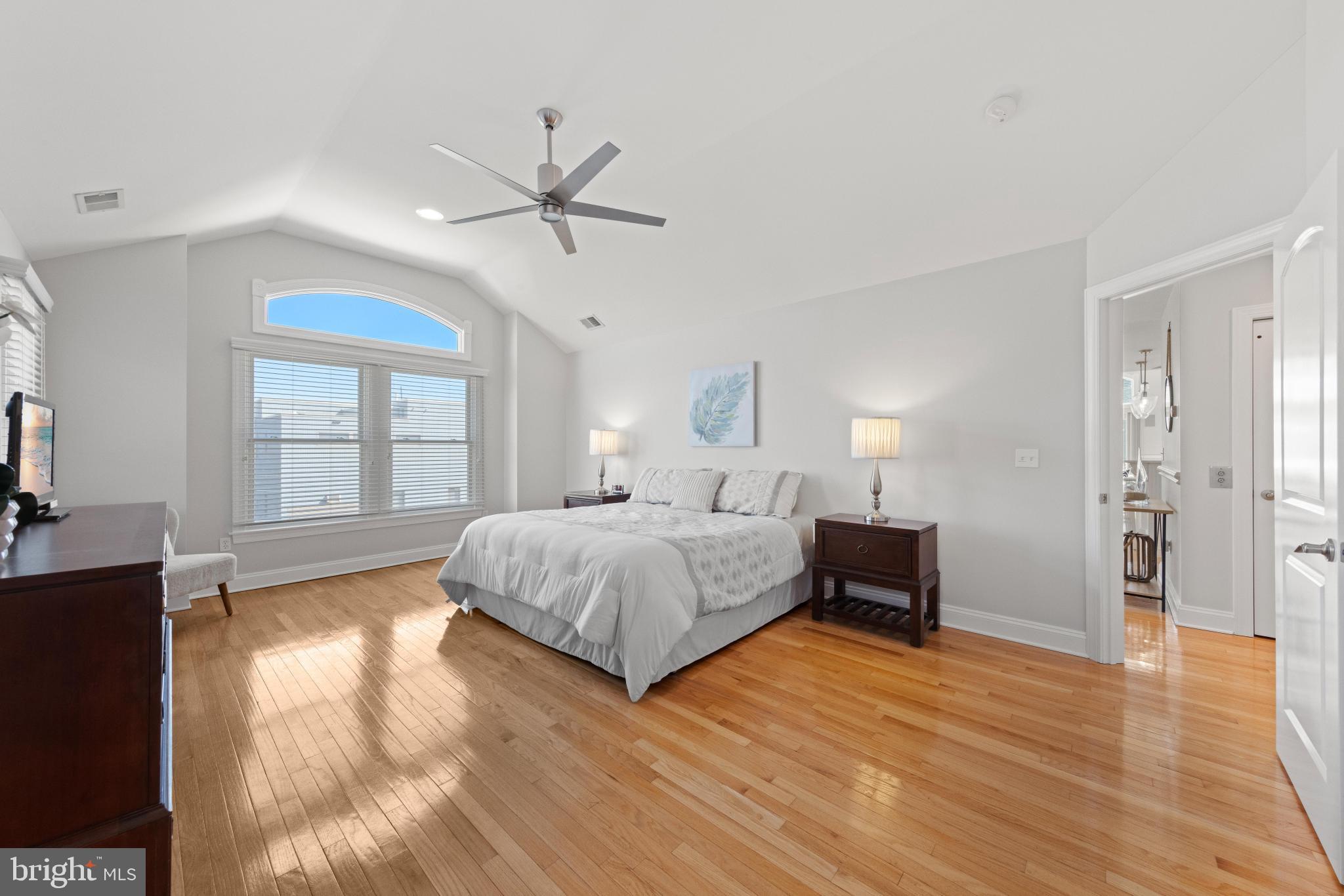 1085-A Long Beach