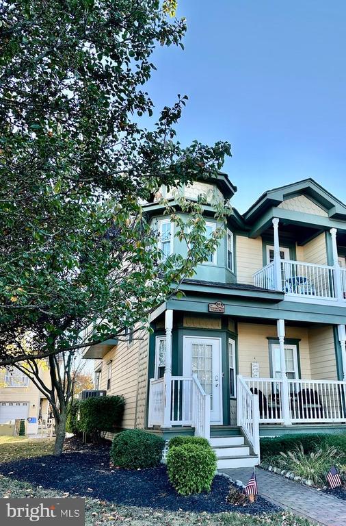 318 Centre St