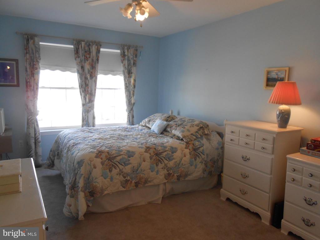 492 Coral Ln