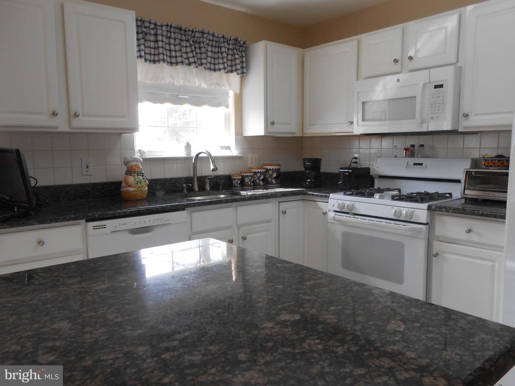 492 Coral Ln