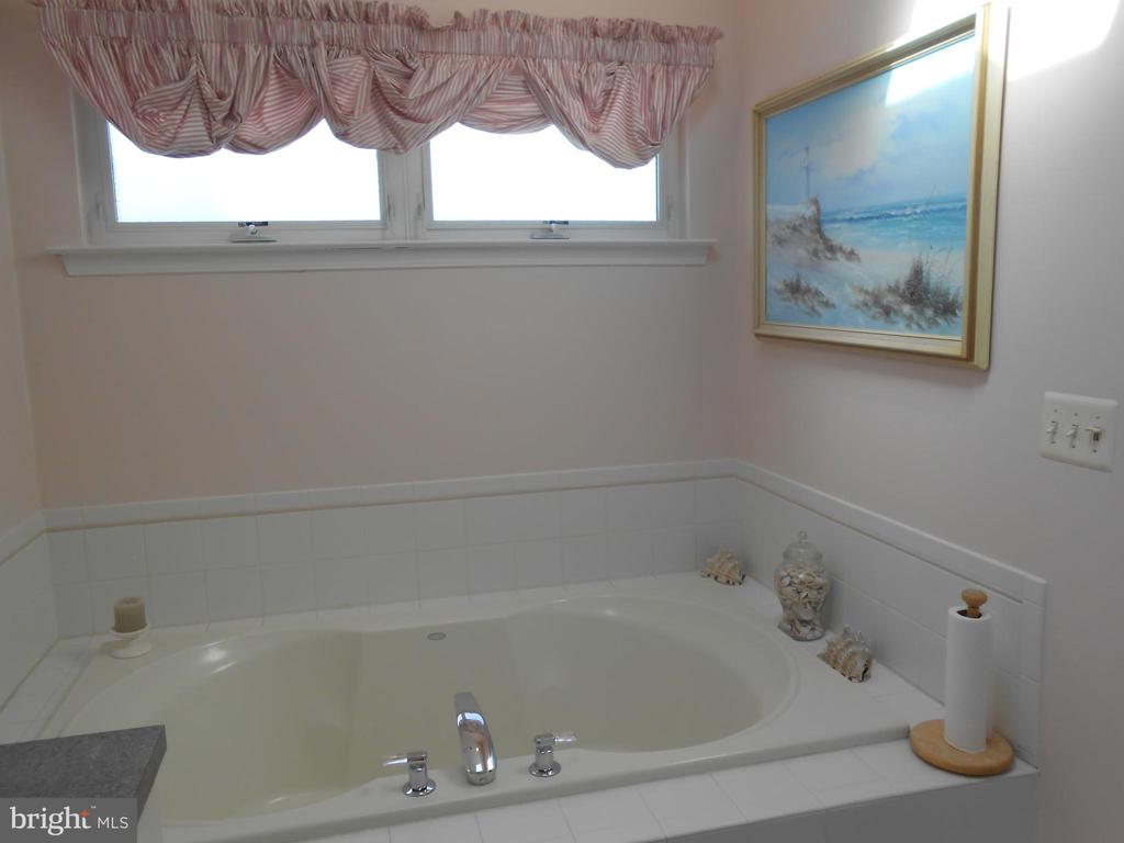 492 Coral Ln