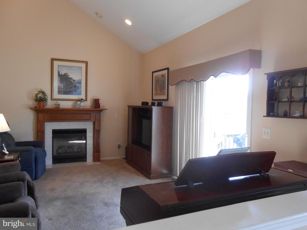 492 Coral Ln
