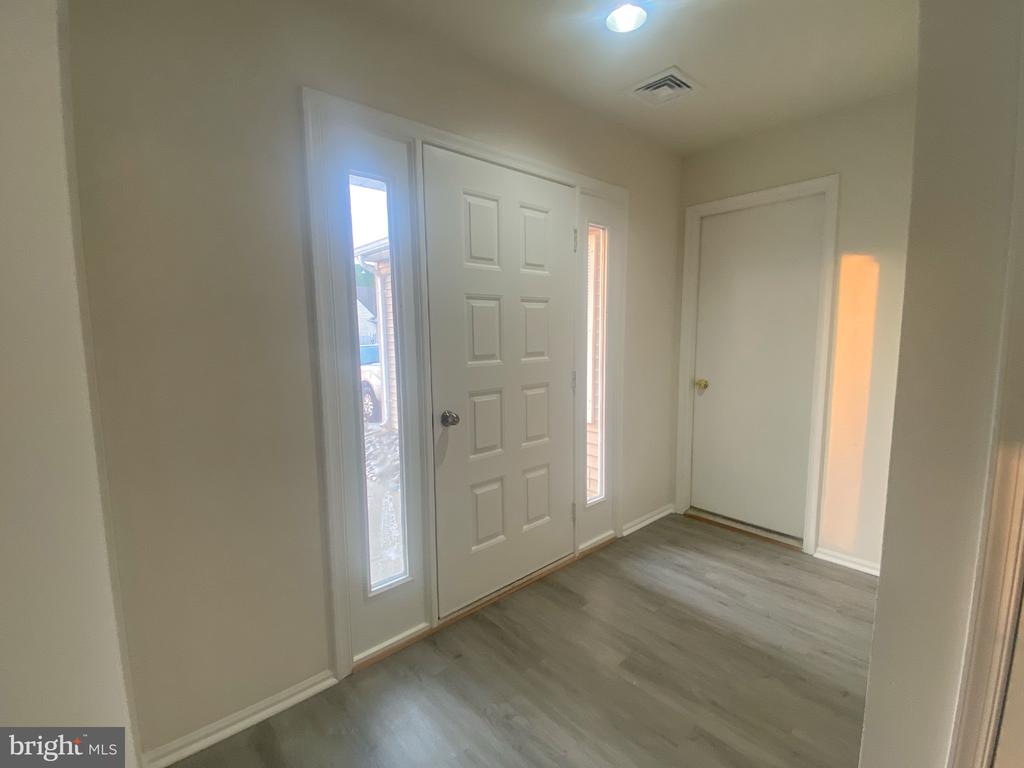 228 Danbury Dr