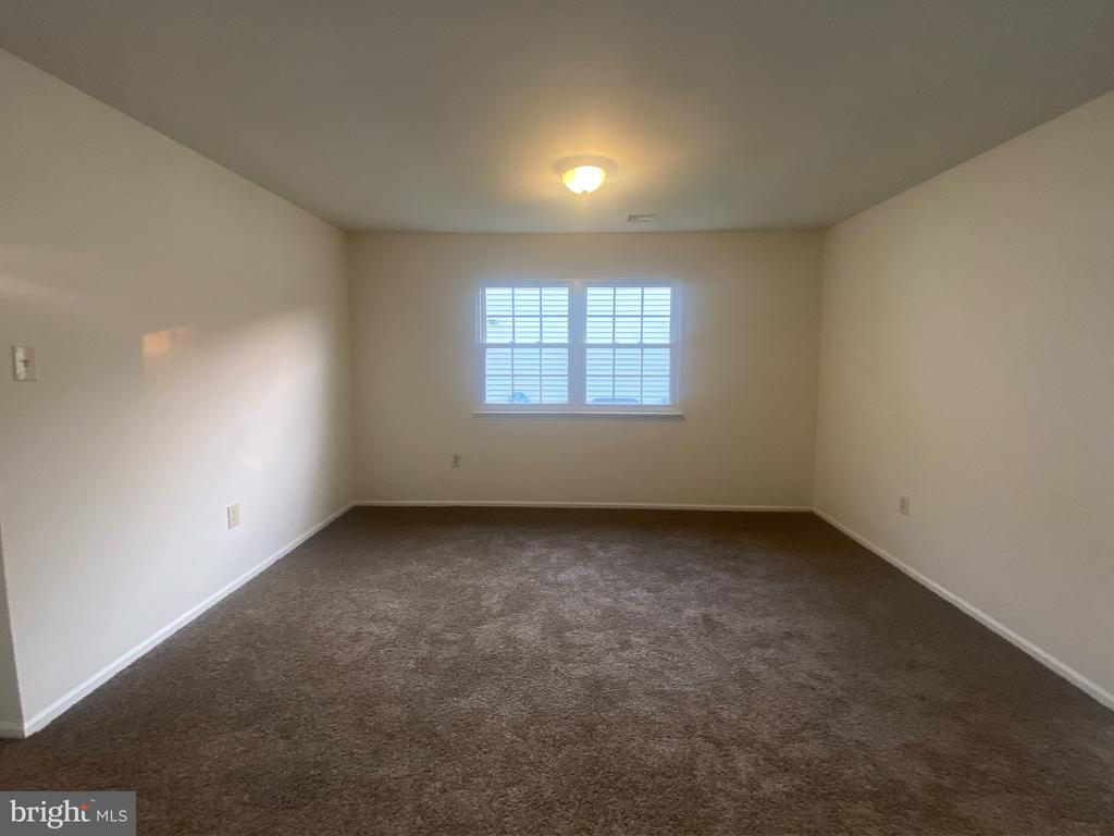 228 Danbury Dr