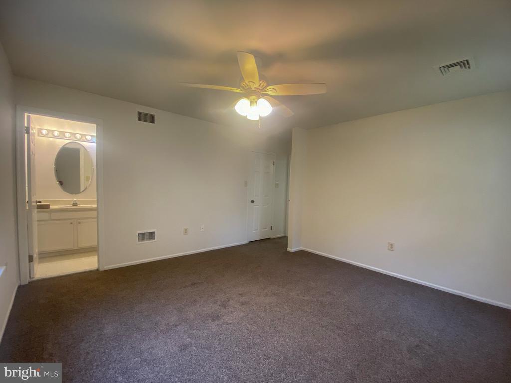 228 Danbury Dr