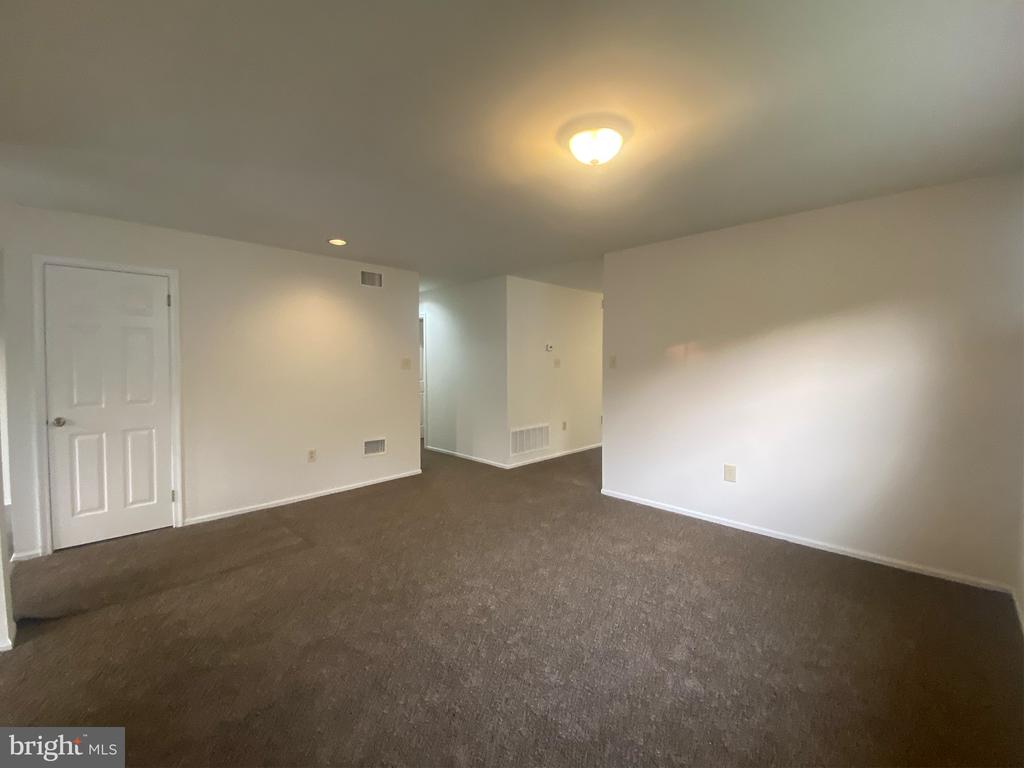 228 Danbury Dr