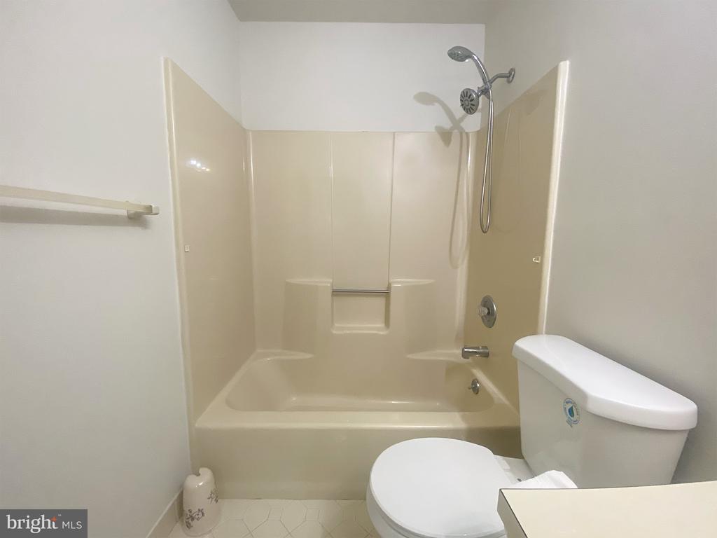228 Danbury Dr