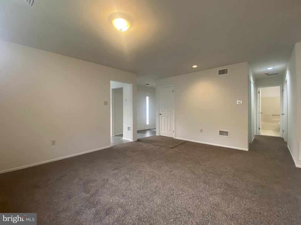 228 Danbury Dr