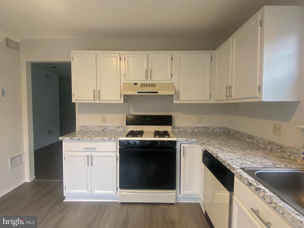 228 Danbury Dr