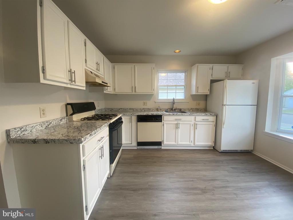 228 Danbury Dr