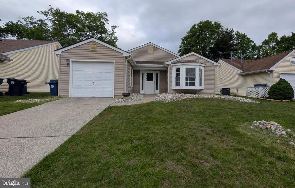 228 Danbury Dr