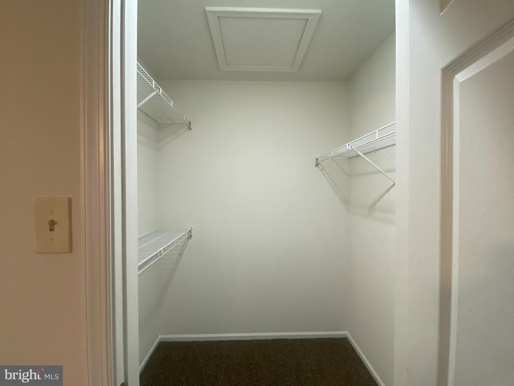 228 Danbury Dr