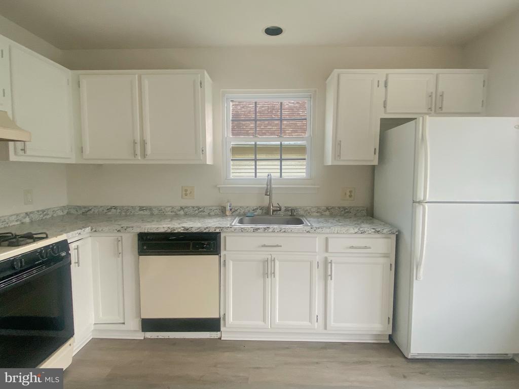 228 Danbury Dr
