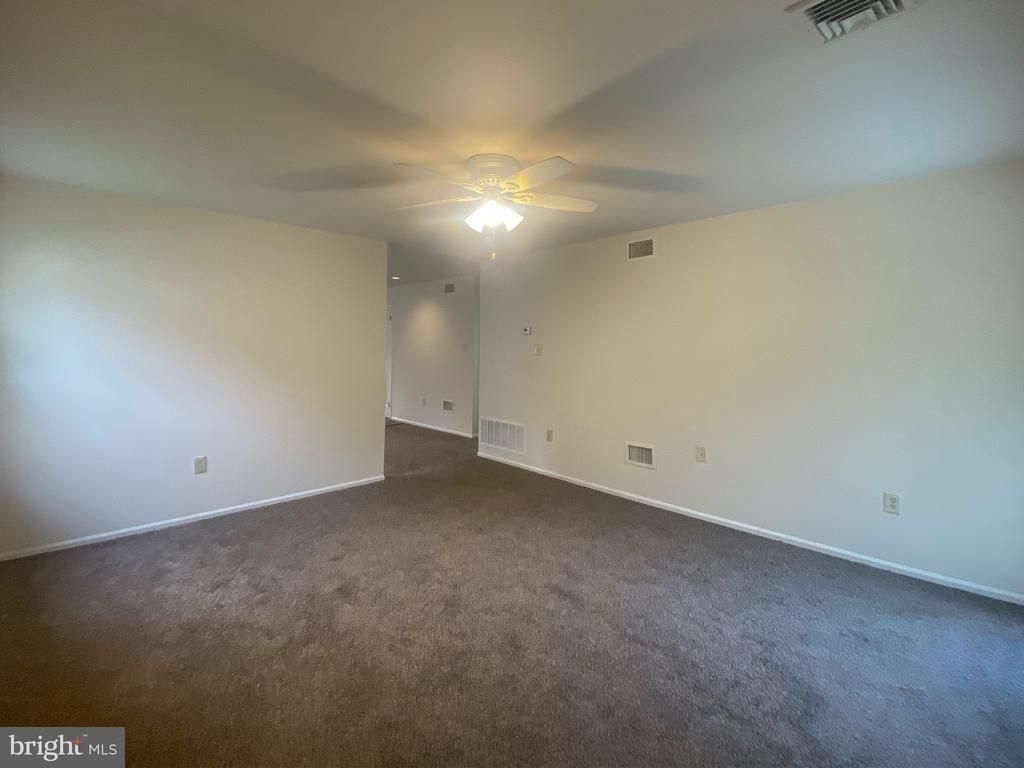 228 Danbury Dr
