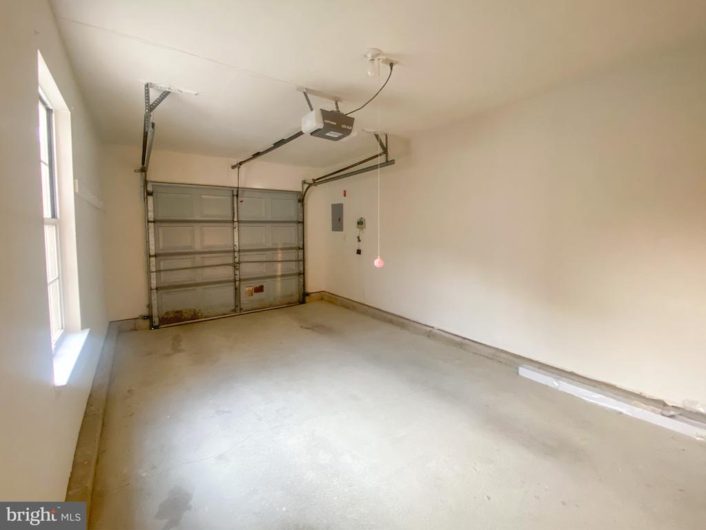 228 Danbury Dr