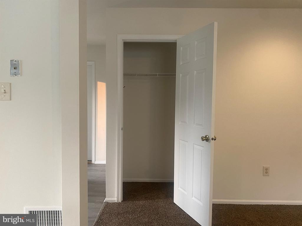 228 Danbury Dr