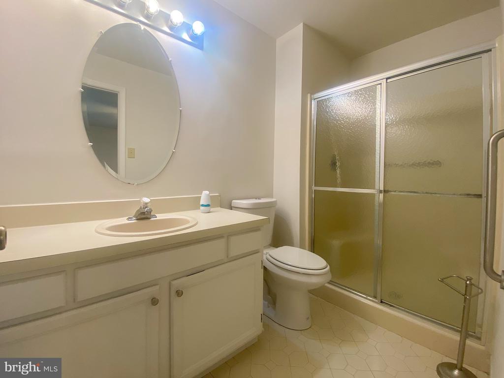 228 Danbury Dr