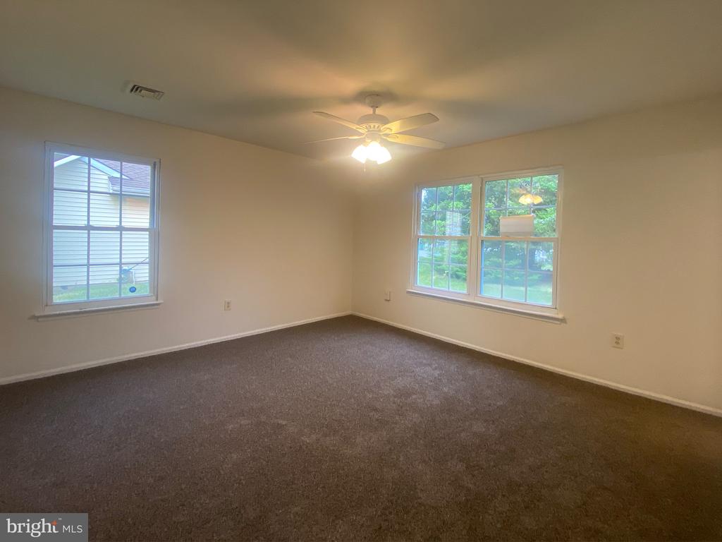 228 Danbury Dr