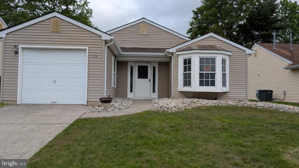 228 Danbury Dr