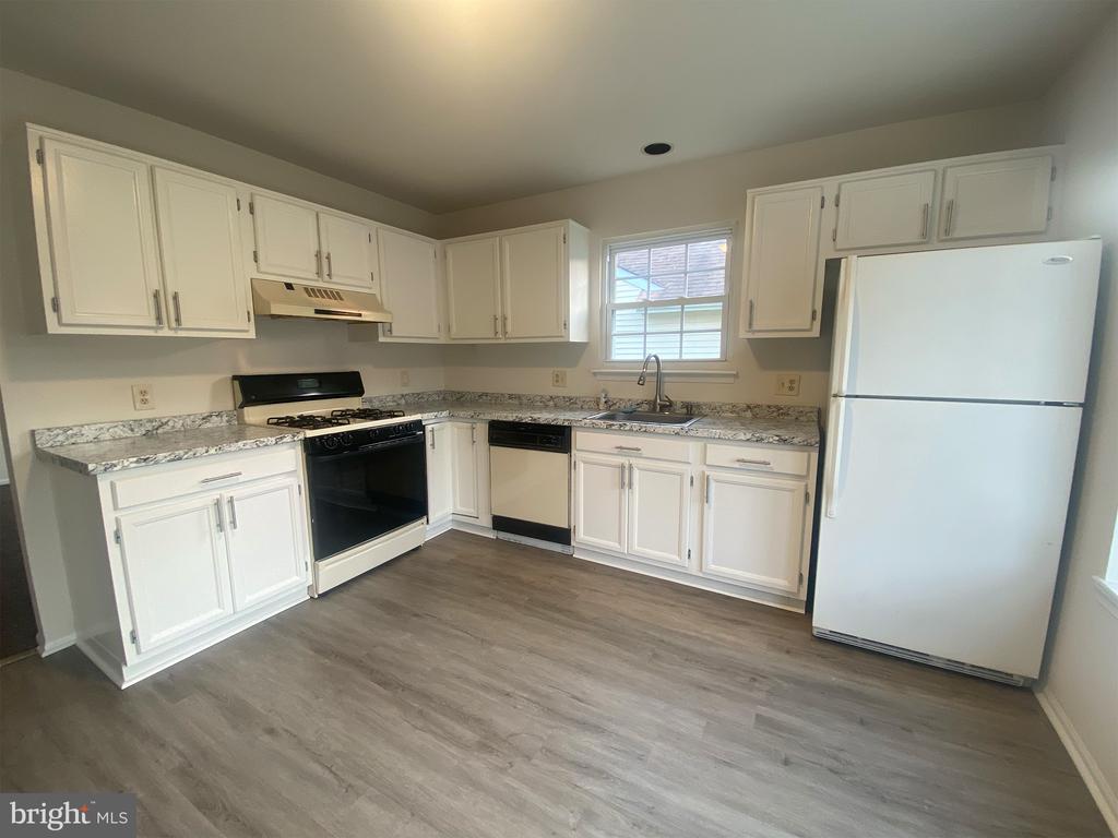 228 Danbury Dr