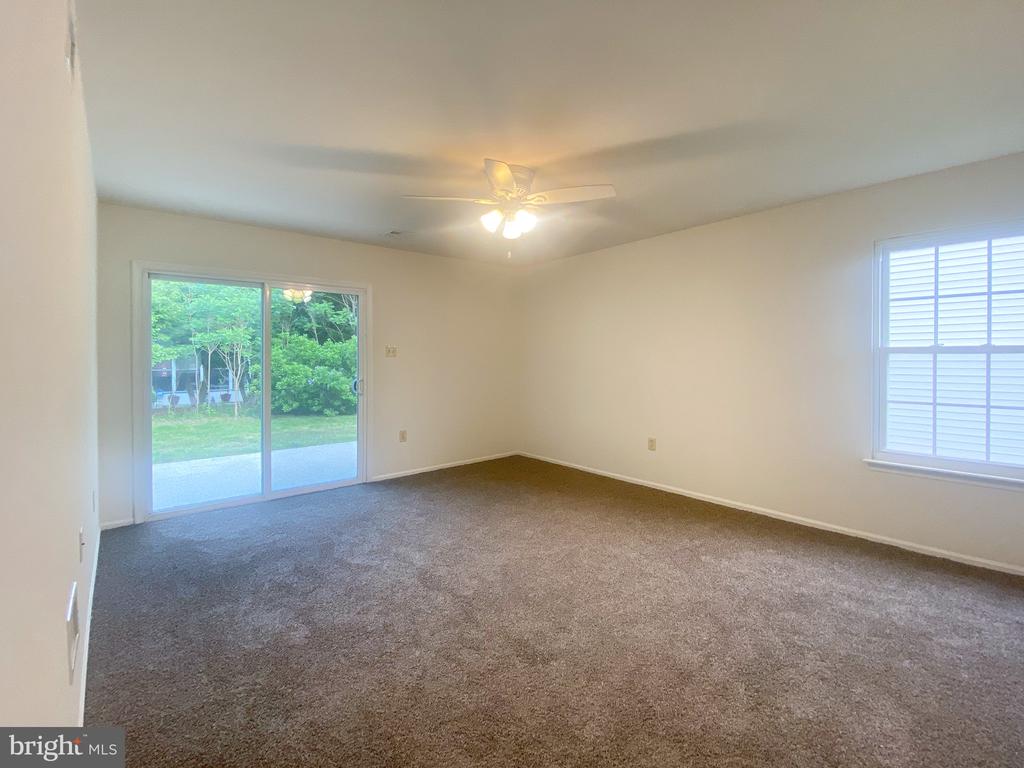 228 Danbury Dr