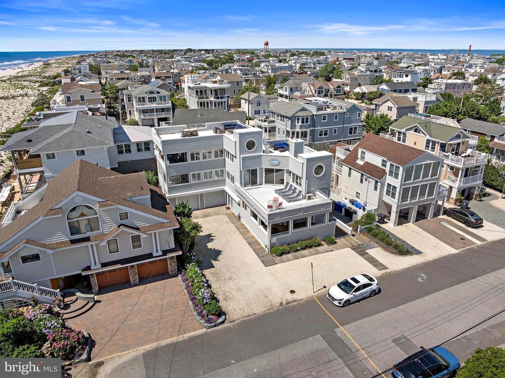 10 11th St