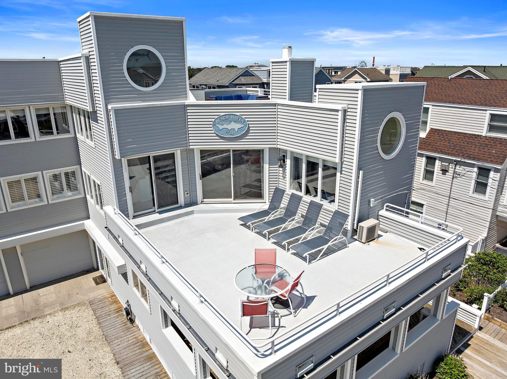10 11th St