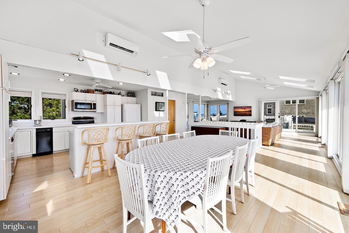 1039-B Long Beach Blvd