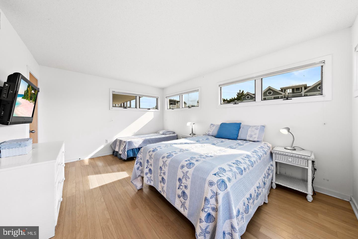 1039-B Long Beach Blvd