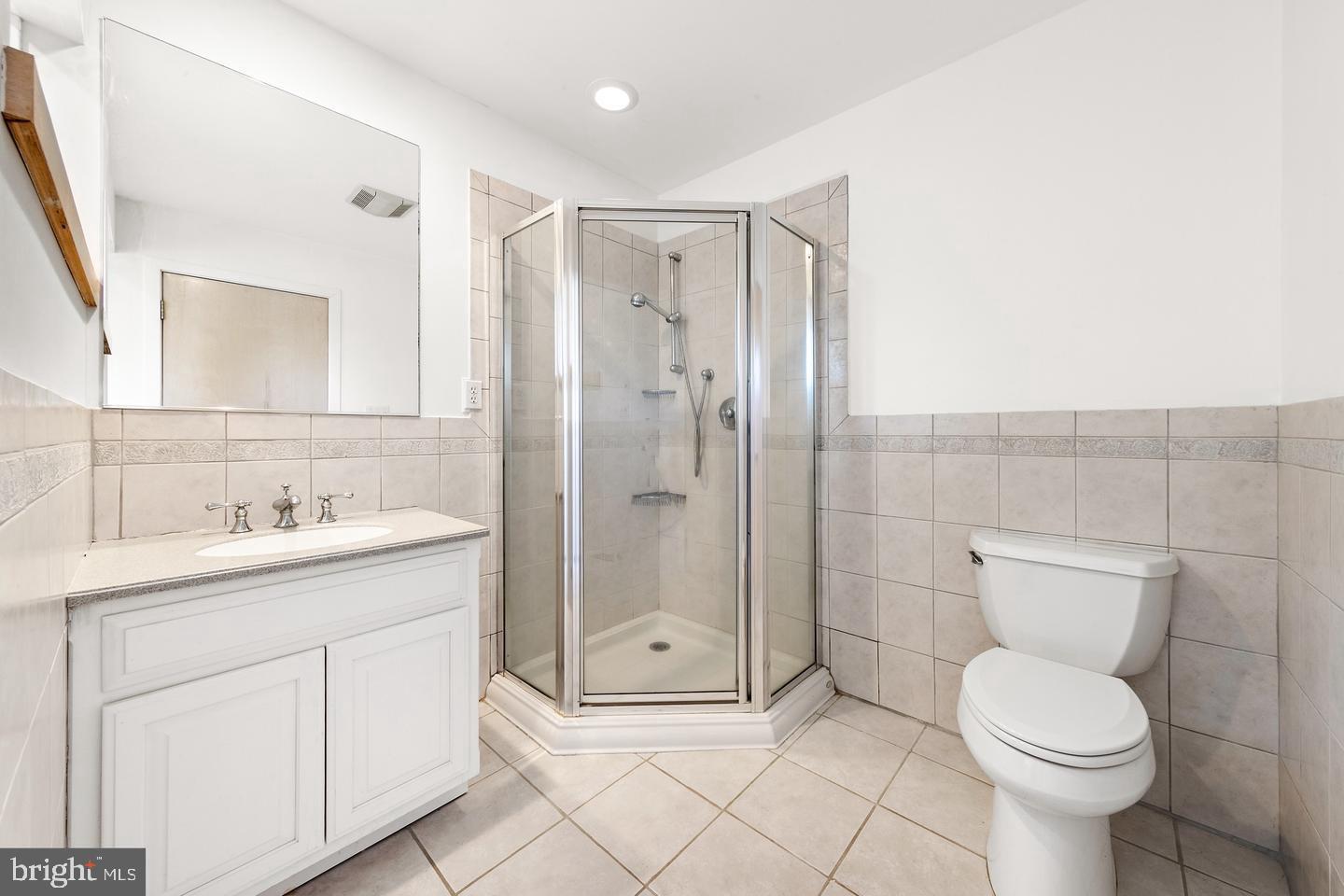 1039-B Long Beach Blvd