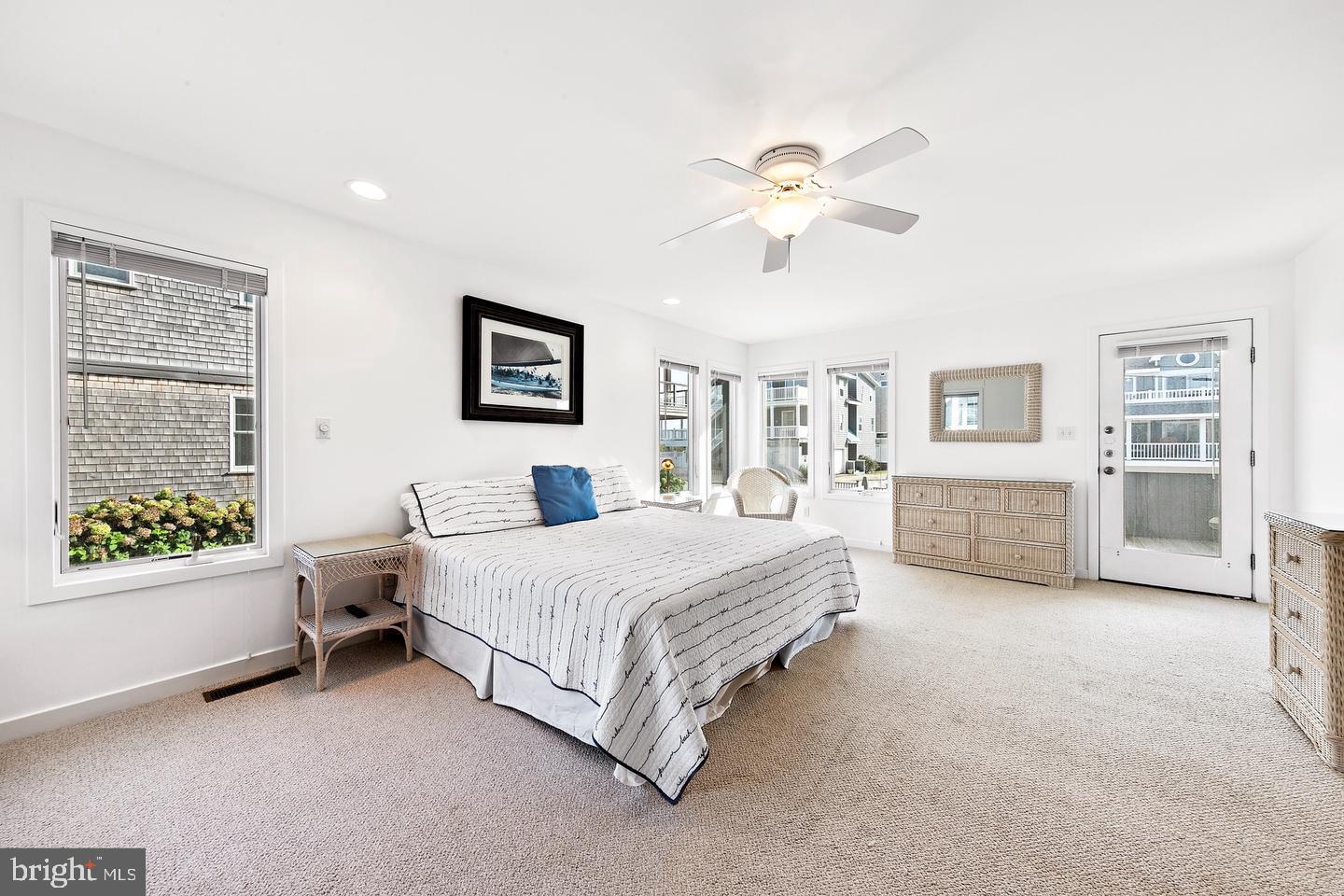 1039-B Long Beach Blvd