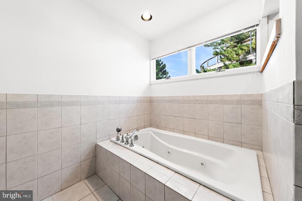 1039-B Long Beach Blvd