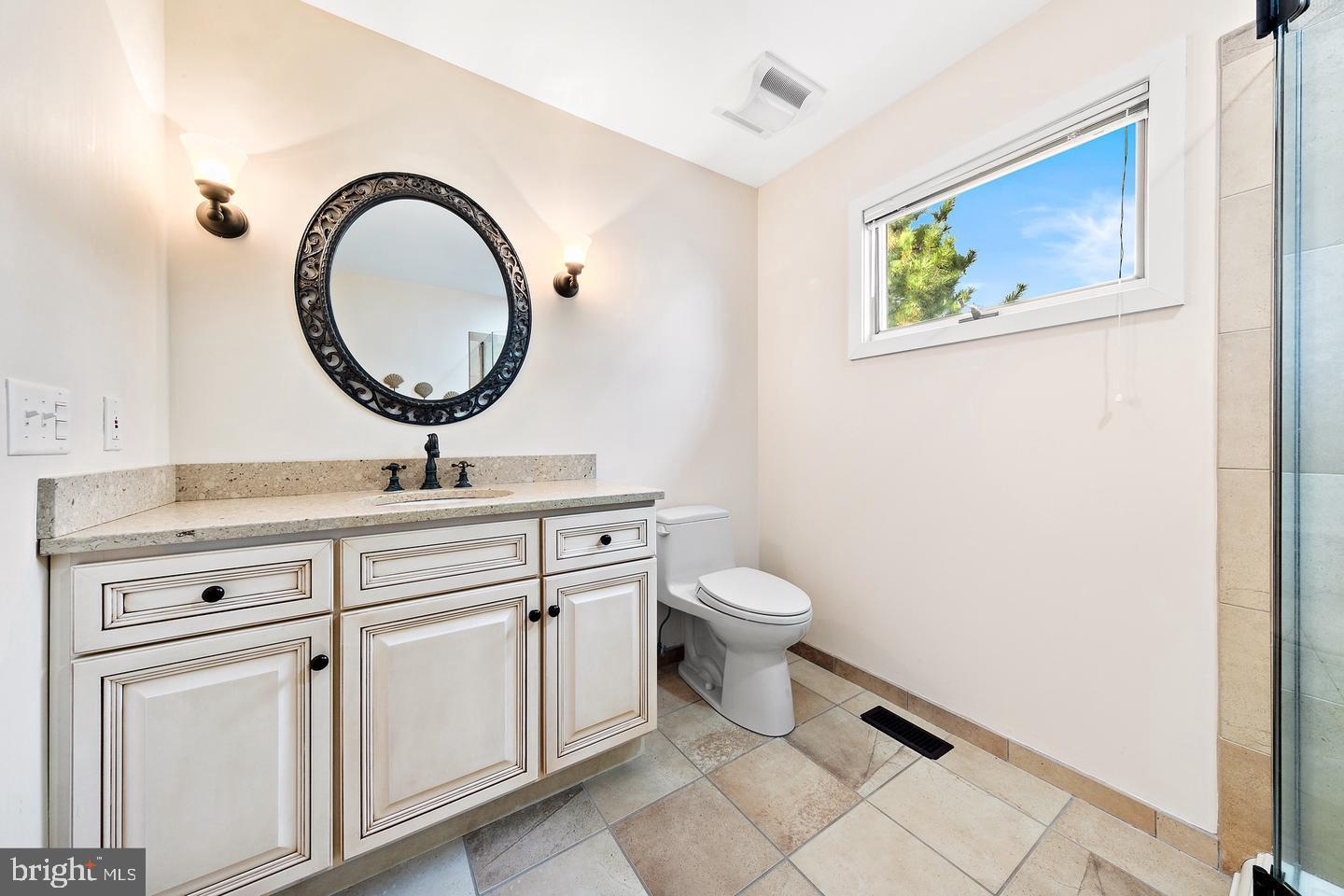 1039-B Long Beach Blvd