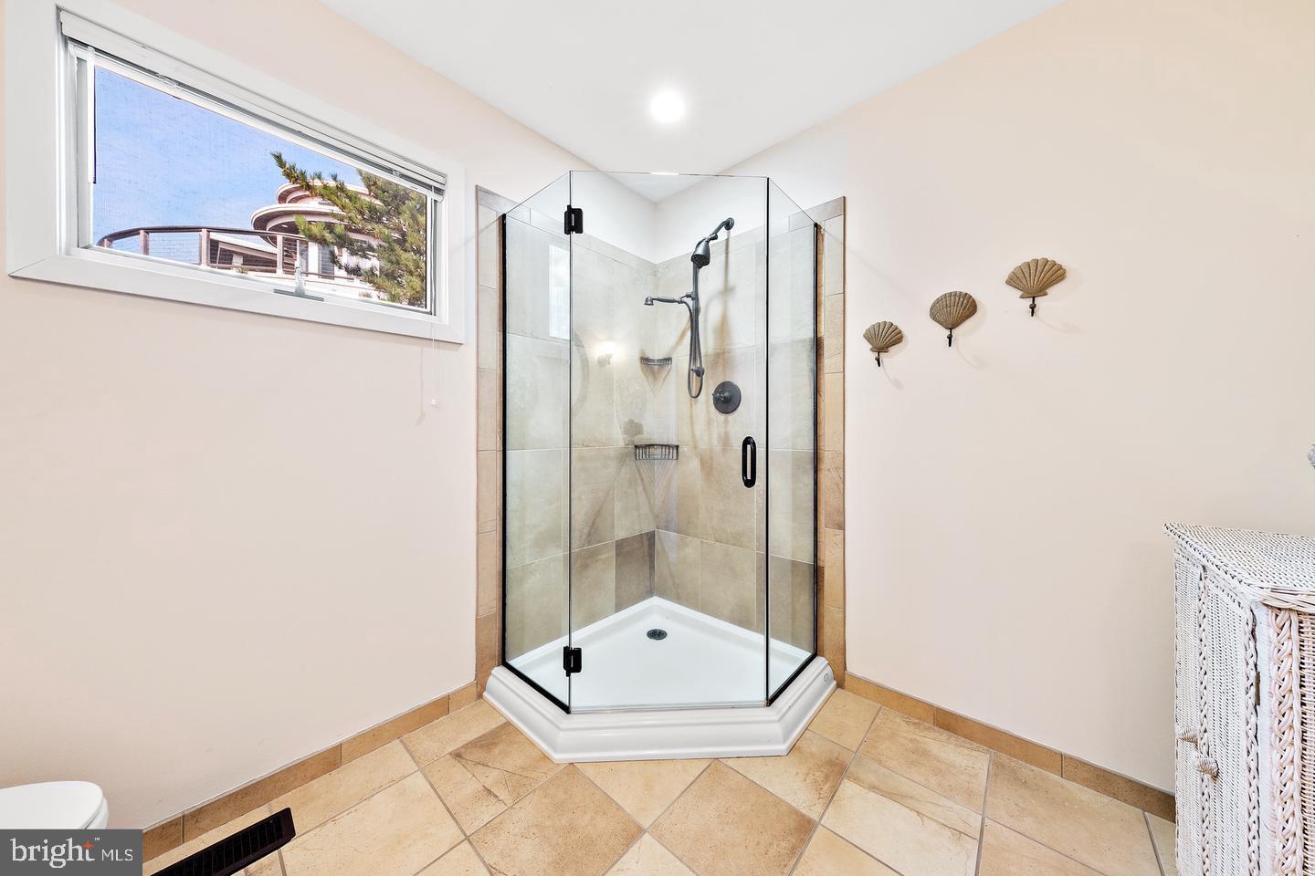 1039-B Long Beach Blvd